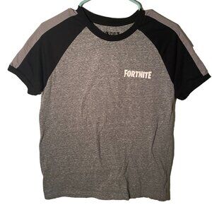 Fortnite Gray and Black Video Game T-shirt Boys Size 18/20‎